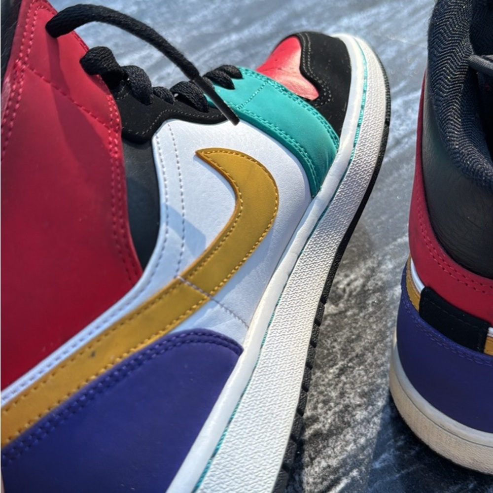 Retro Jordan 1’s Mid) Multi Color 10.5 men - Picture 4 of 5